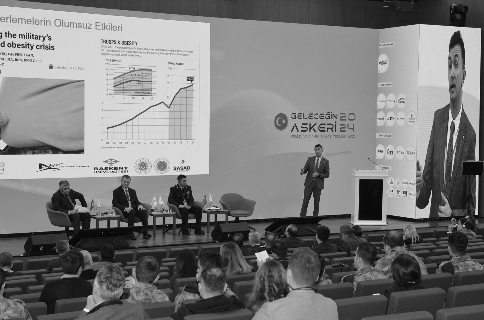 Prof. Dr. Murat Erdoğan, Future Soldier 2024 konferansında asker ve sivillerle dolu salonda konuşurken