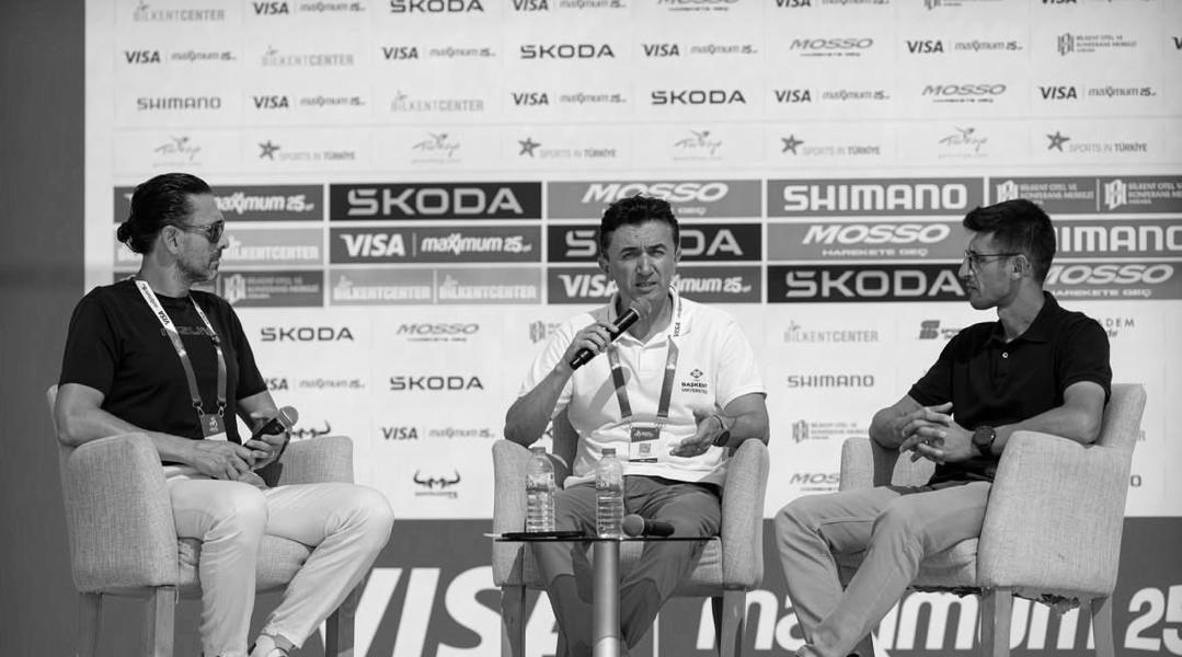 Prof. Dr. Murat Erdoğan, Gran Fondo Başkent 2026 sahnesinde panel konuşması yapıyor